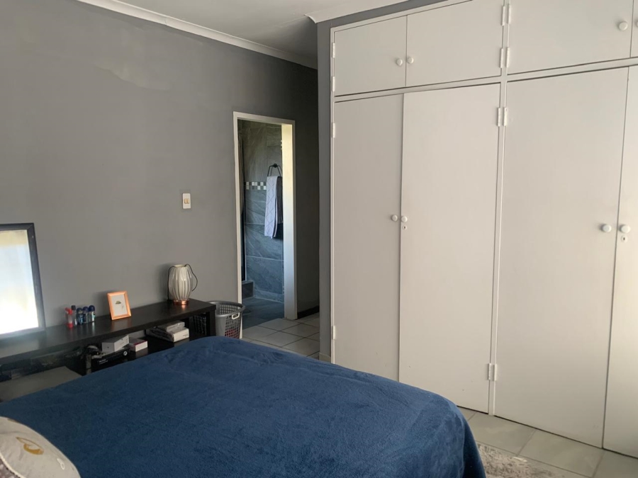 3 Bedroom Property for Sale in Bonaero Park Gauteng