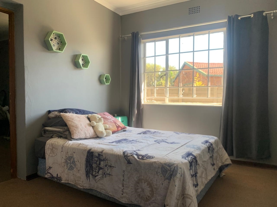 3 Bedroom Property for Sale in Bonaero Park Gauteng