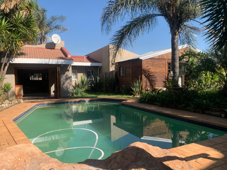 3 Bedroom Property for Sale in Bonaero Park Gauteng