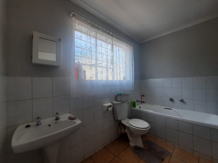 4 Bedroom Property for Sale in Radiokop Gauteng