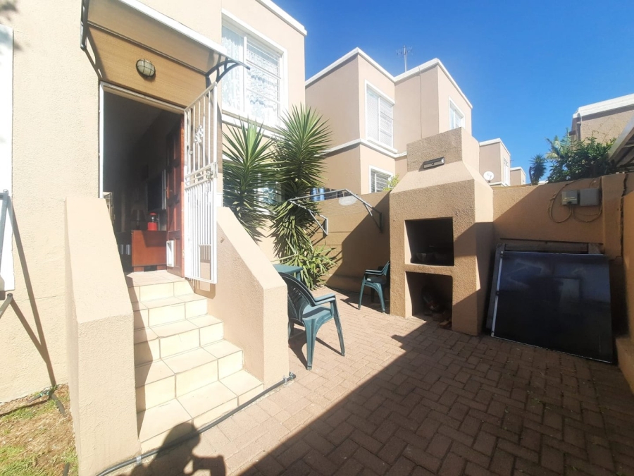 4 Bedroom Property for Sale in Radiokop Gauteng