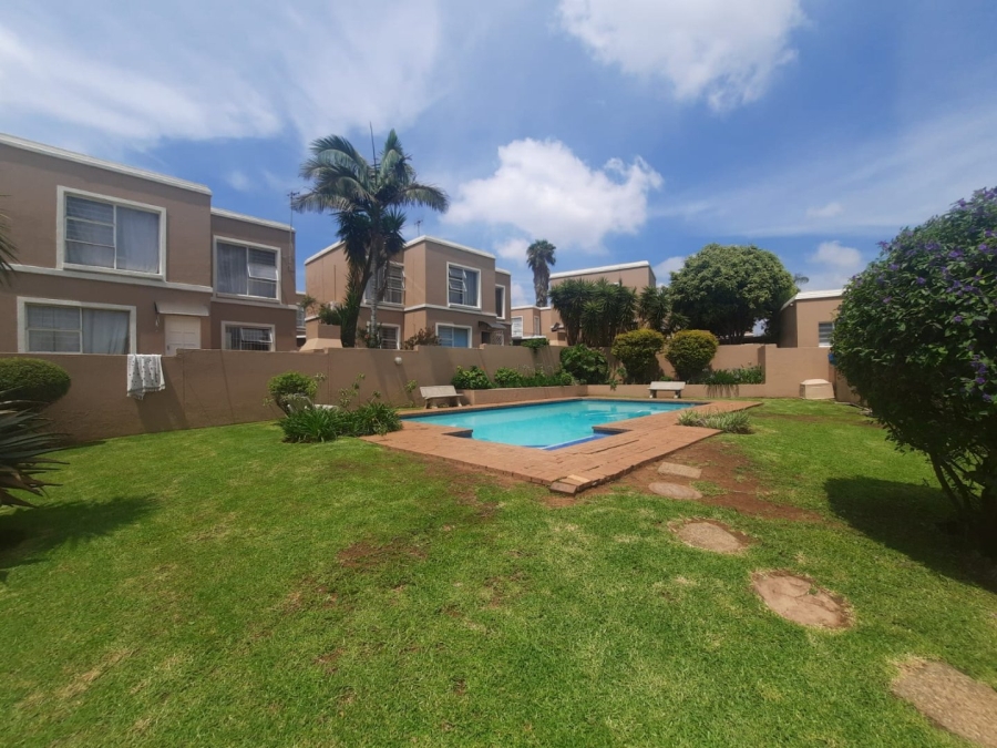 4 Bedroom Property for Sale in Radiokop Gauteng