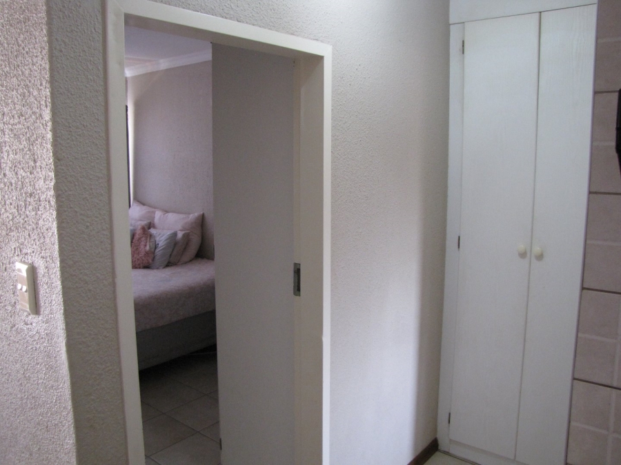2 Bedroom Property for Sale in Hoogland Gauteng
