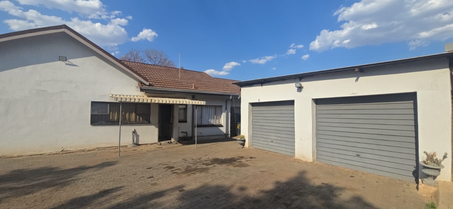 4 Bedroom Property for Sale in Dorandia Gauteng