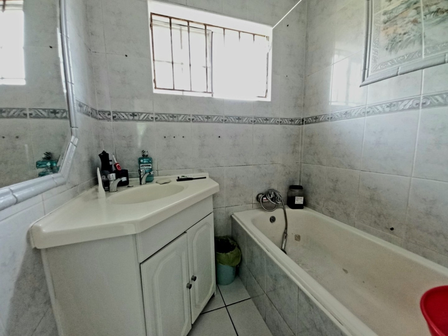 3 Bedroom Property for Sale in Edenvale Central Gauteng