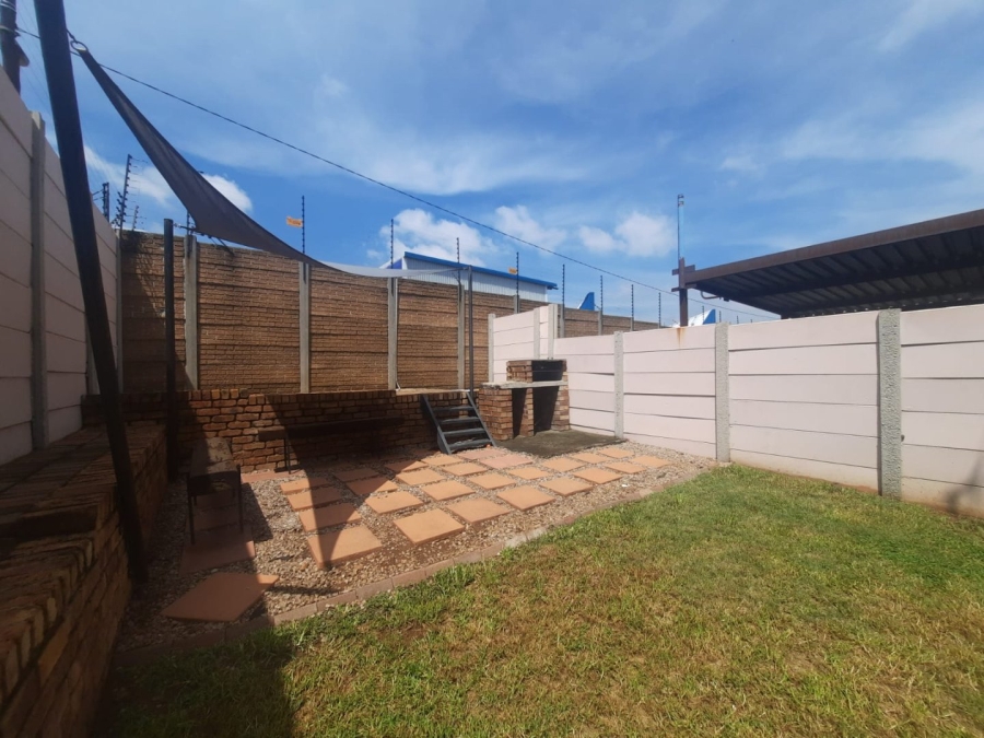 2 Bedroom Property for Sale in Allens Nek Gauteng