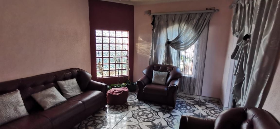 5 Bedroom Property for Sale in Zakariyya Park Gauteng