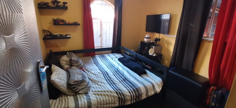 5 Bedroom Property for Sale in Zakariyya Park Gauteng