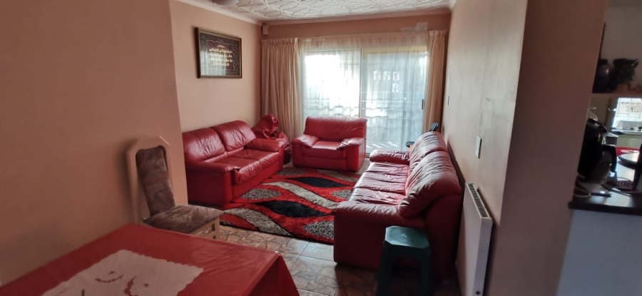 5 Bedroom Property for Sale in Zakariyya Park Gauteng