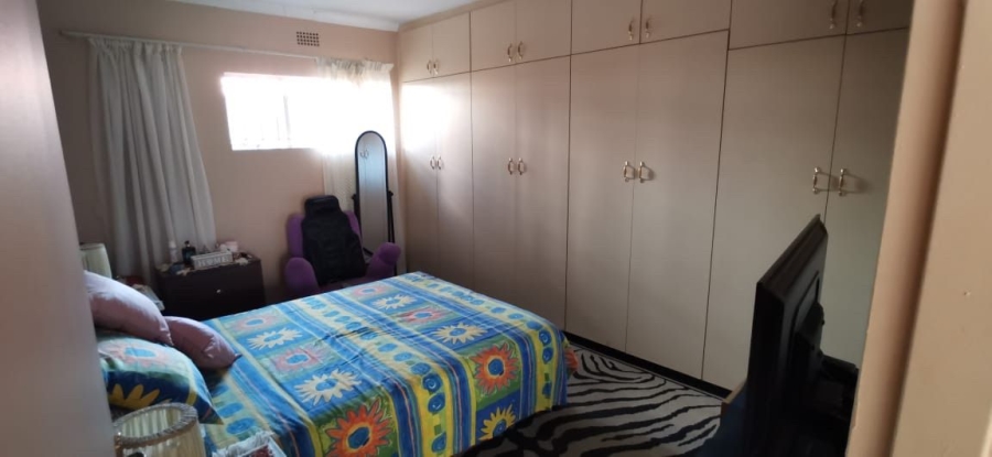 5 Bedroom Property for Sale in Zakariyya Park Gauteng