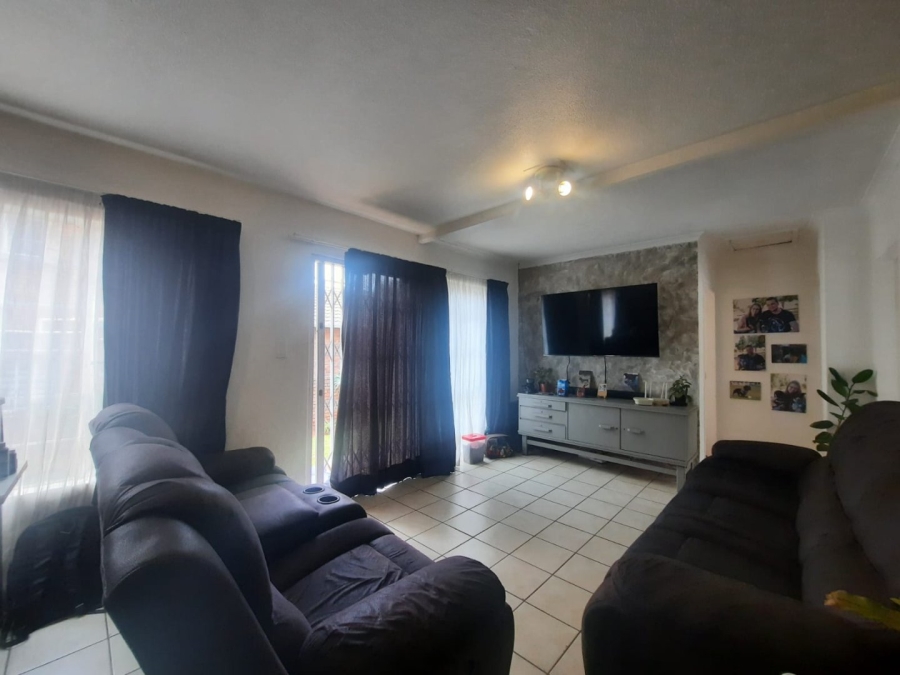 3 Bedroom Property for Sale in Wilgeheuwel Gauteng