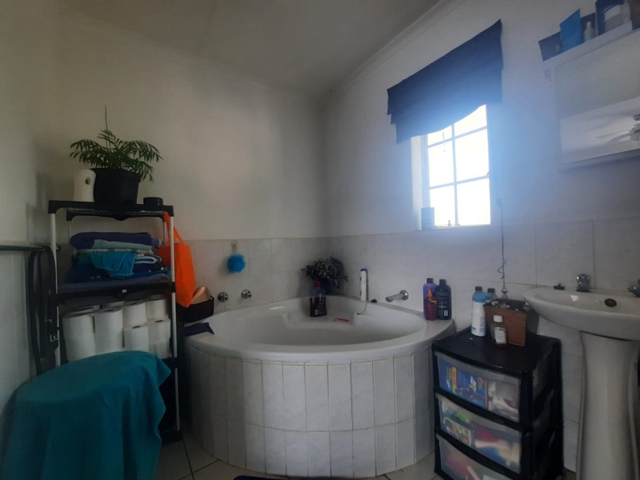 3 Bedroom Property for Sale in Wilgeheuwel Gauteng