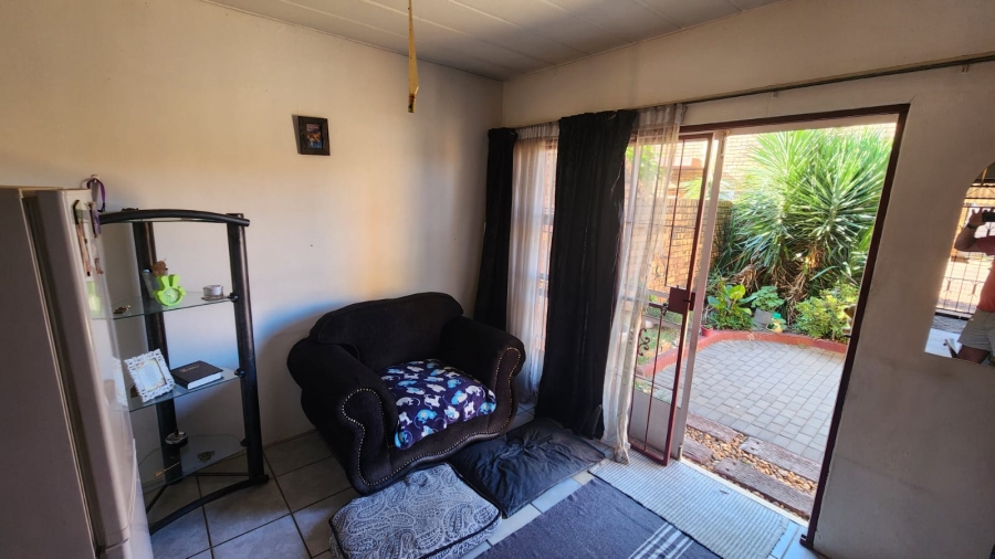 2 Bedroom Property for Sale in Dorandia Gauteng