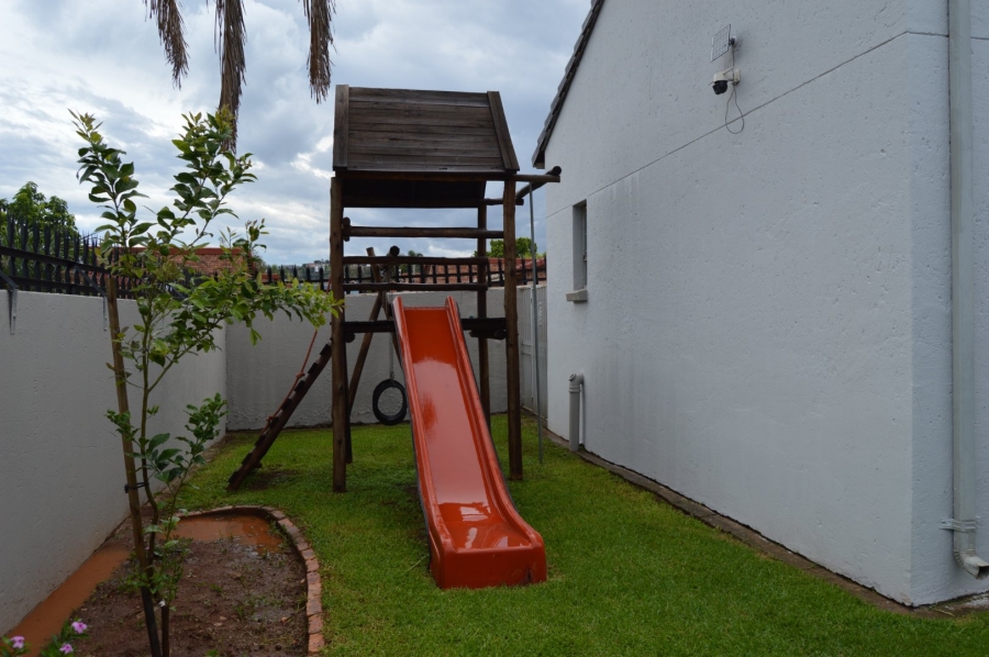 2 Bedroom Property for Sale in Weltevreden Park Gauteng