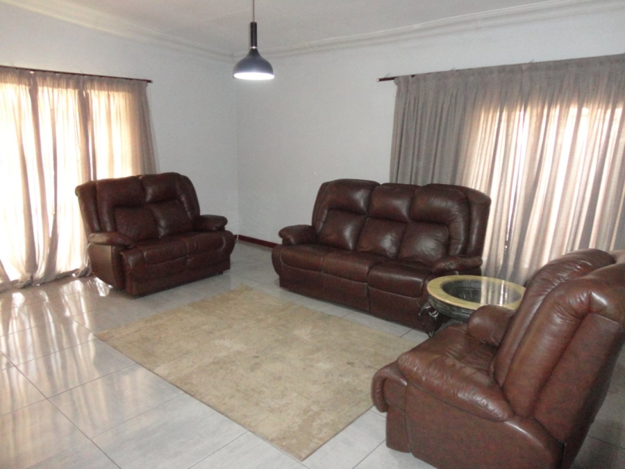 To Let 4 Bedroom Property for Rent in Bloubosrand Gauteng