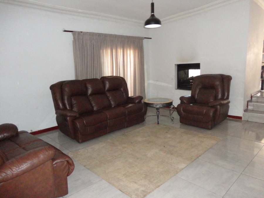 To Let 4 Bedroom Property for Rent in Bloubosrand Gauteng