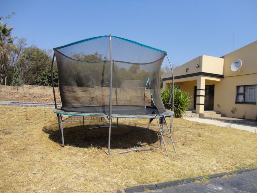 To Let 4 Bedroom Property for Rent in Bloubosrand Gauteng