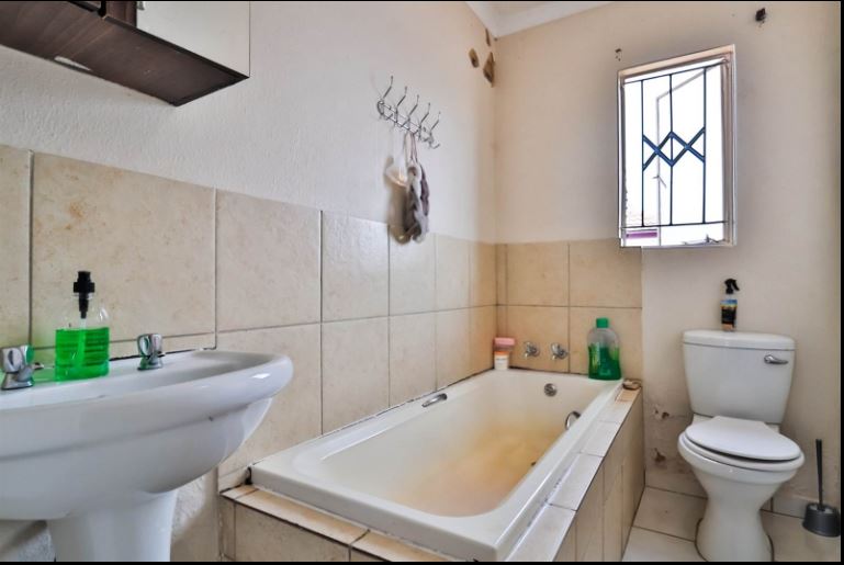 3 Bedroom Property for Sale in Blue Hills Gauteng