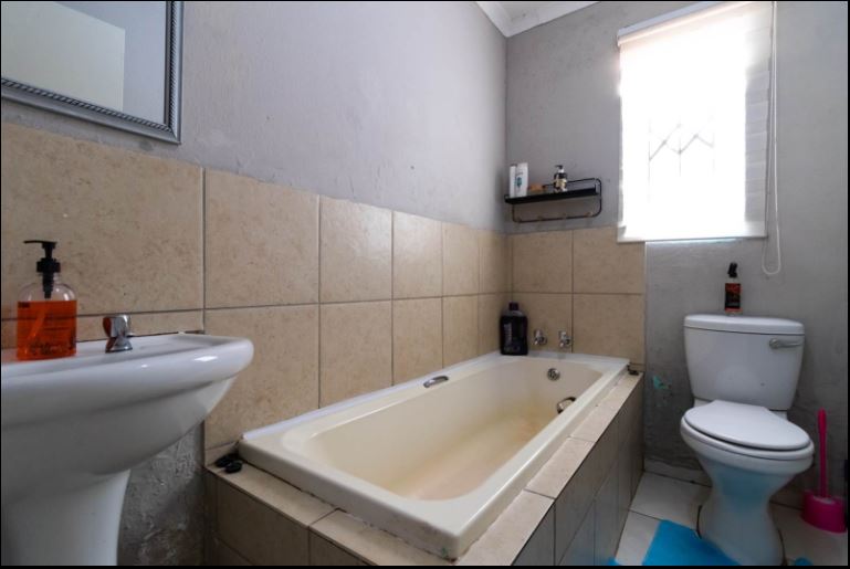 3 Bedroom Property for Sale in Blue Hills Gauteng