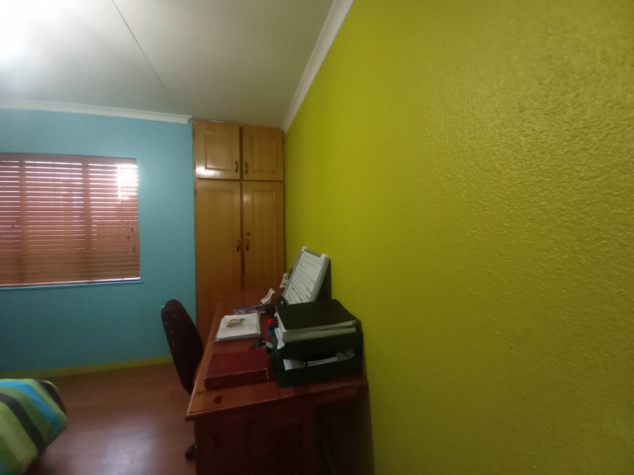 4 Bedroom Property for Sale in Mackenzieville Gauteng