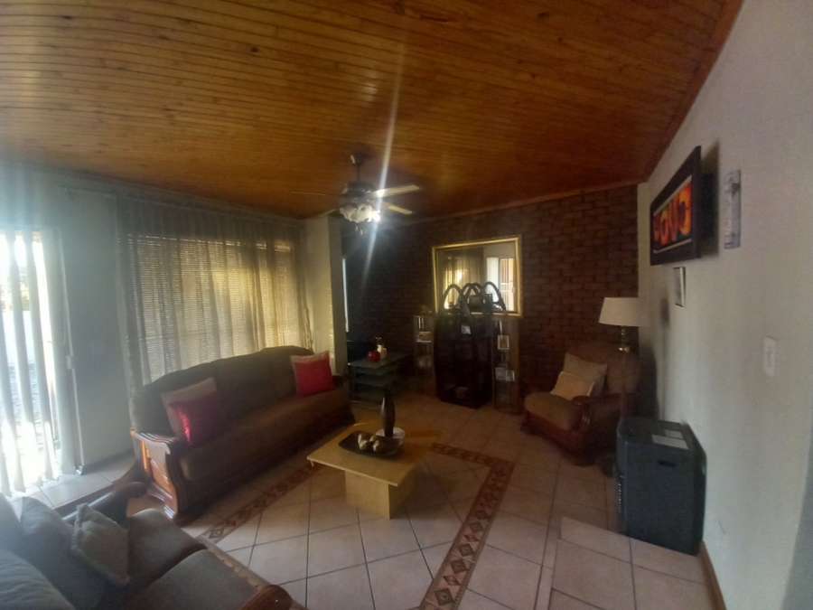 4 Bedroom Property for Sale in Mackenzieville Gauteng