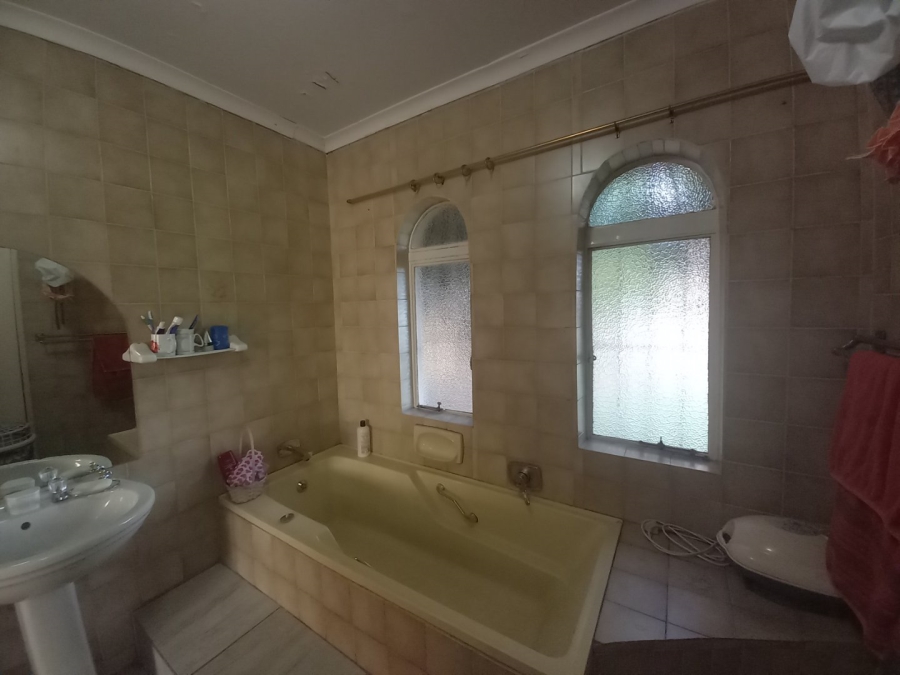 4 Bedroom Property for Sale in Mackenzieville Gauteng