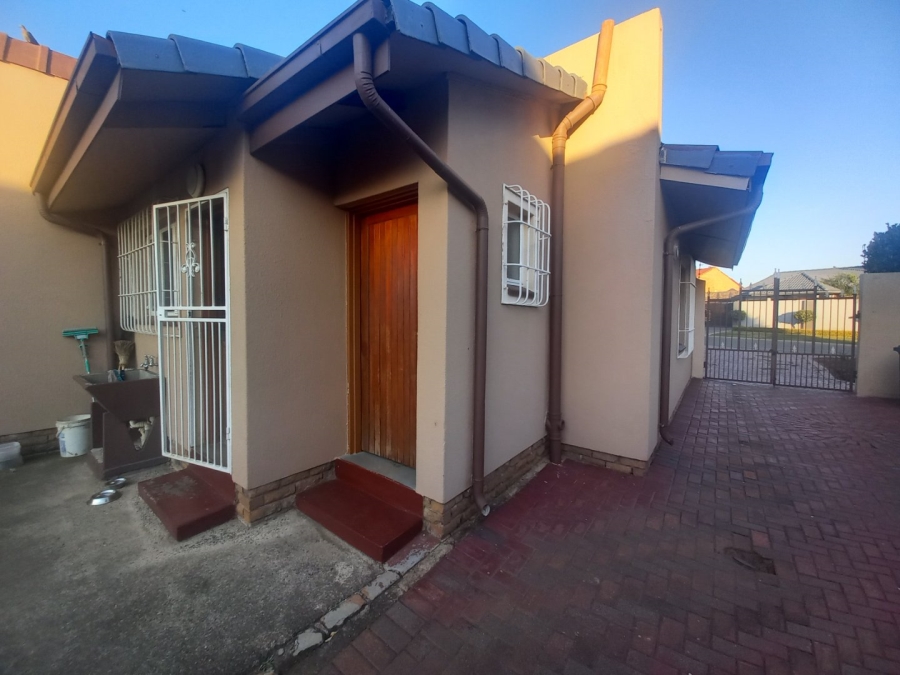 4 Bedroom Property for Sale in Mackenzieville Gauteng