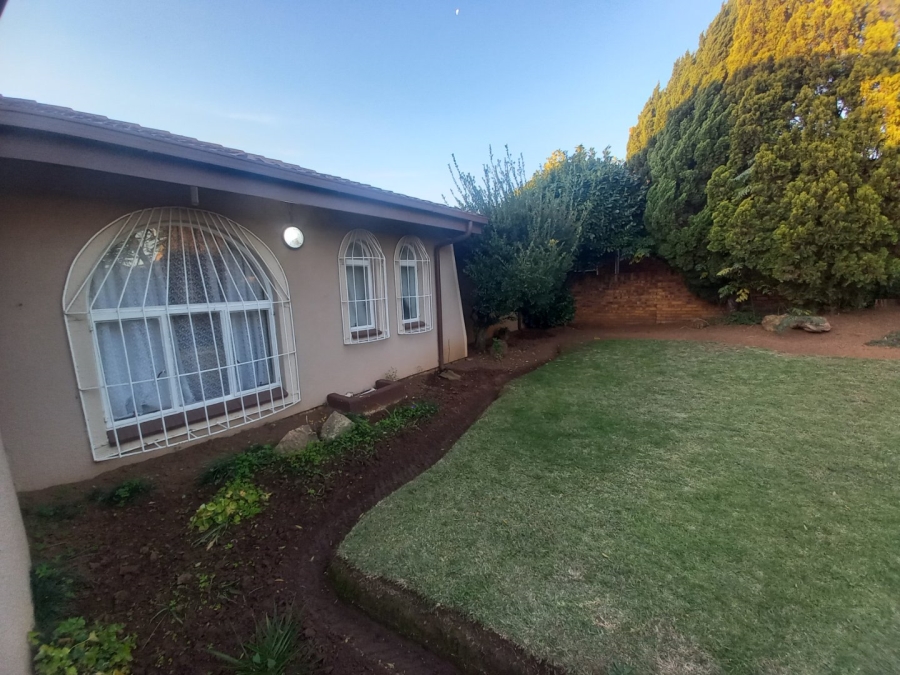 4 Bedroom Property for Sale in Mackenzieville Gauteng