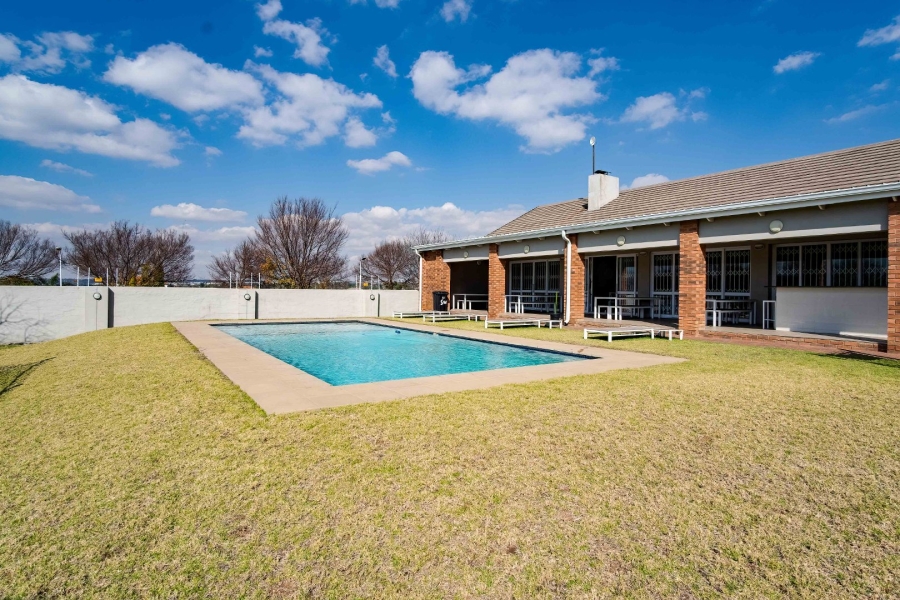 To Let 2 Bedroom Property for Rent in Blue Hills Gauteng