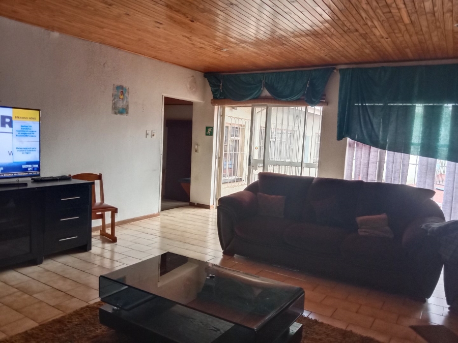 5 Bedroom Property for Sale in Dorandia Gauteng