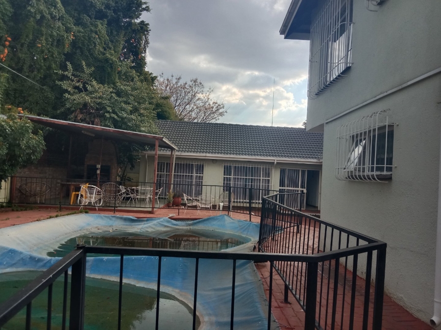 5 Bedroom Property for Sale in Dorandia Gauteng