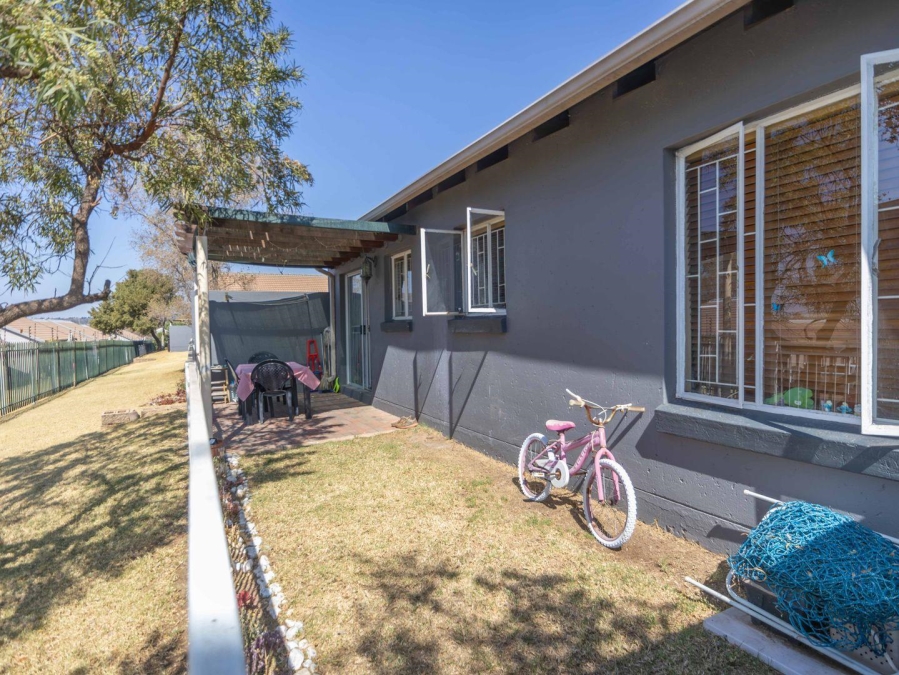 3 Bedroom Property for Sale in Greenstone Hill Gauteng