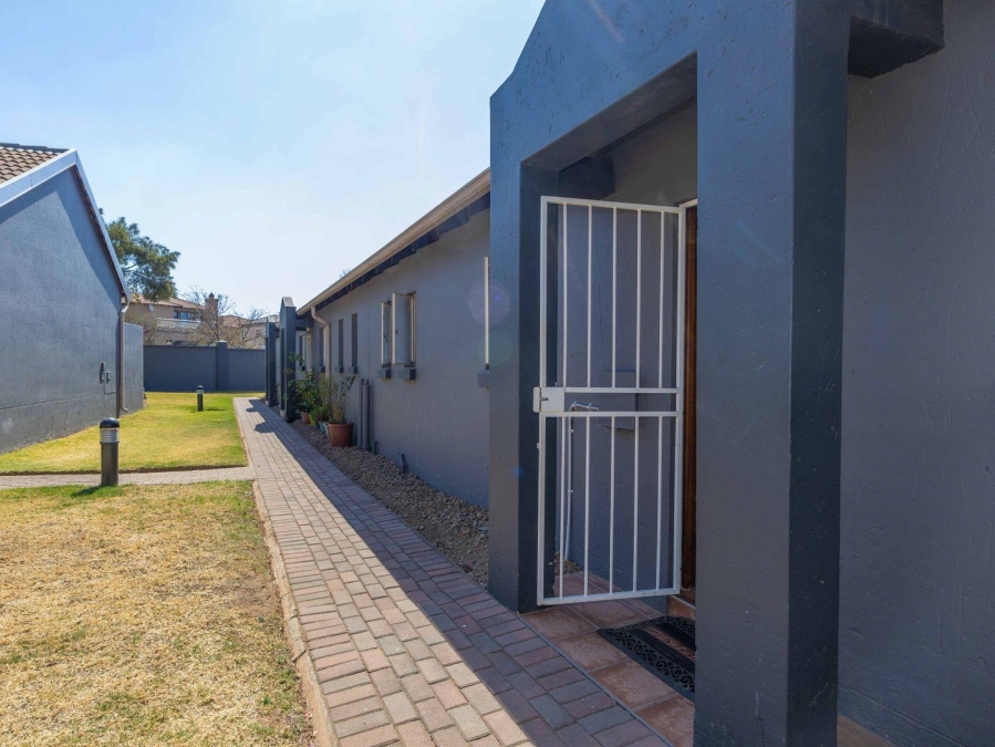 3 Bedroom Property for Sale in Greenstone Hill Gauteng