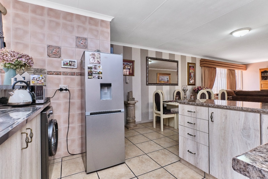 2 Bedroom Property for Sale in Roodekrans Gauteng