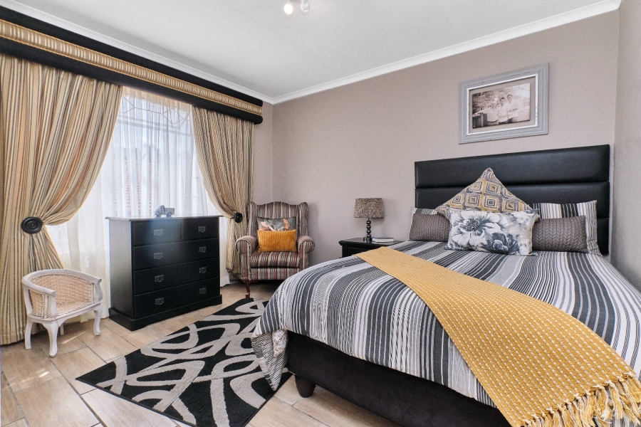 2 Bedroom Property for Sale in Roodekrans Gauteng