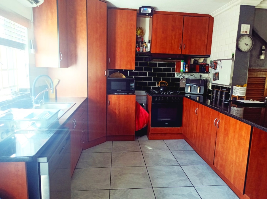 3 Bedroom Property for Sale in Annlin Gauteng