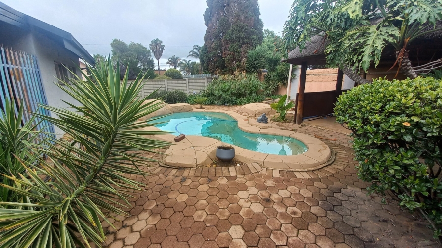 4 Bedroom Property for Sale in Witpoortjie Gauteng