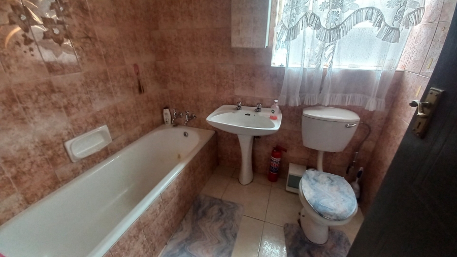 4 Bedroom Property for Sale in Witpoortjie Gauteng