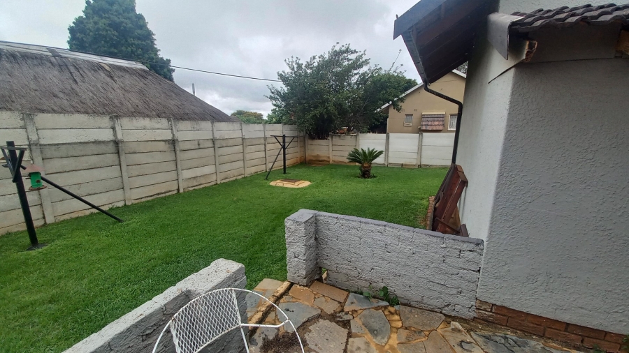 4 Bedroom Property for Sale in Witpoortjie Gauteng