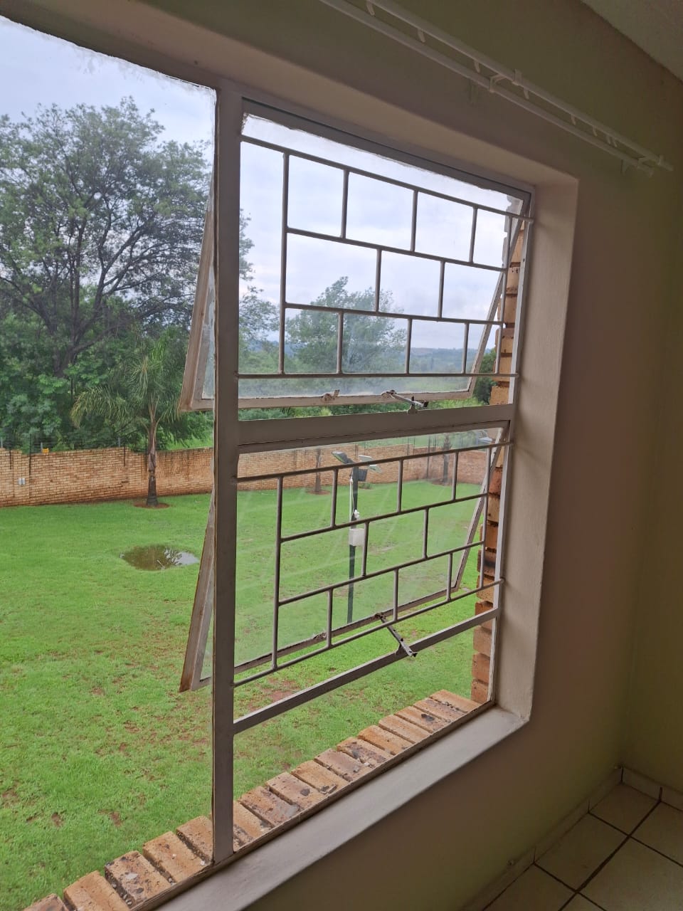 To Let 2 Bedroom Property for Rent in Little Falls Gauteng