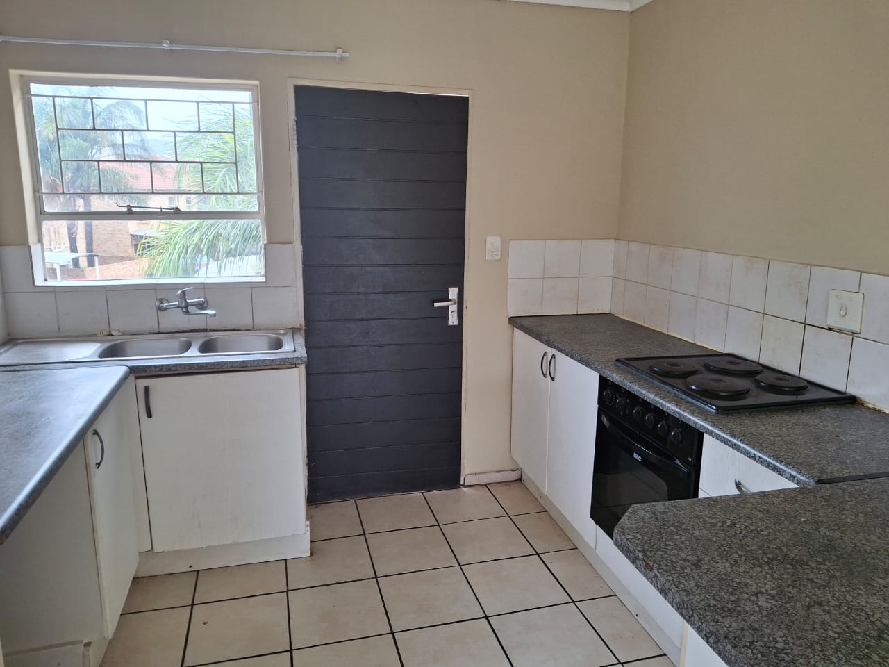 To Let 2 Bedroom Property for Rent in Little Falls Gauteng