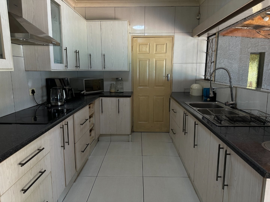 4 Bedroom Property for Sale in Ontdekkerspark Gauteng