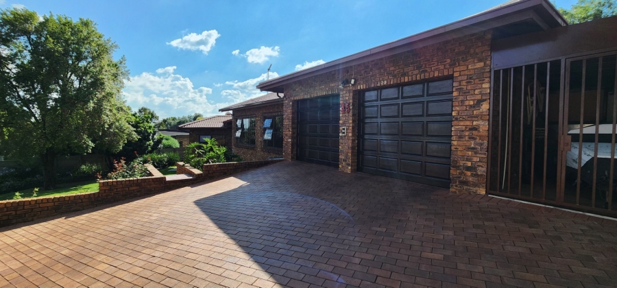 3 Bedroom Property for Sale in Mulbarton Gauteng