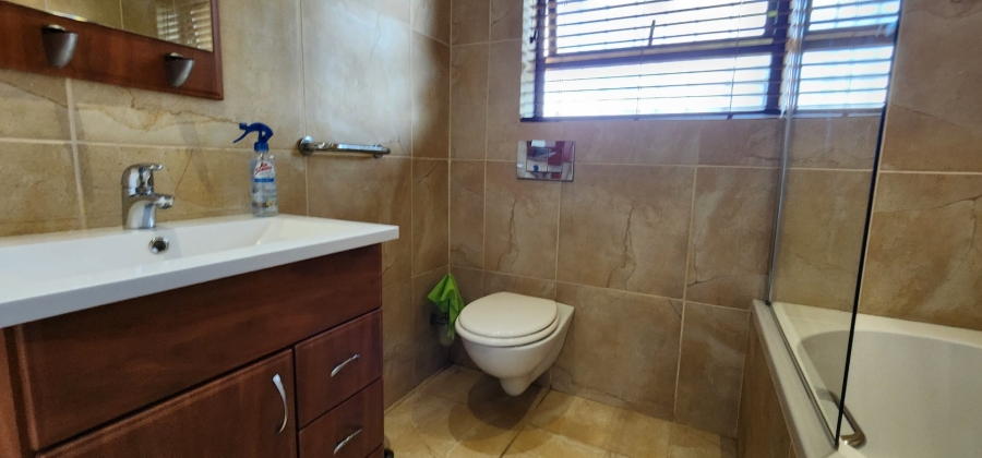 3 Bedroom Property for Sale in Mulbarton Gauteng