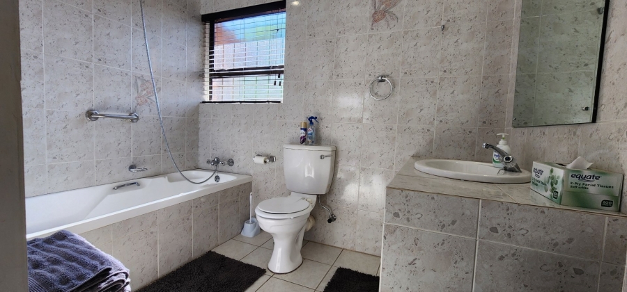 3 Bedroom Property for Sale in Mulbarton Gauteng