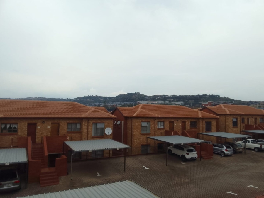 To Let 2 Bedroom Property for Rent in Weltevreden Park Gauteng