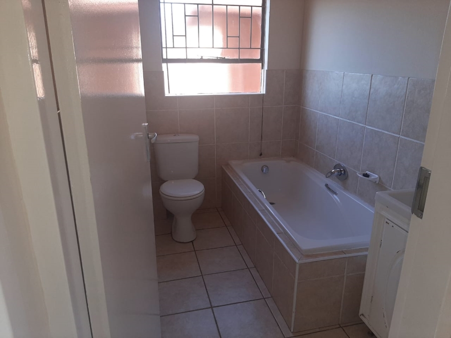 To Let 2 Bedroom Property for Rent in Weltevreden Park Gauteng