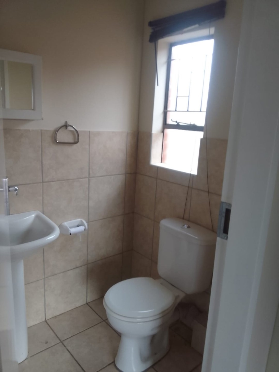 To Let 2 Bedroom Property for Rent in Weltevreden Park Gauteng