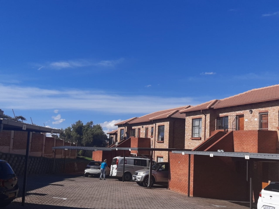 To Let 2 Bedroom Property for Rent in Weltevreden Park Gauteng