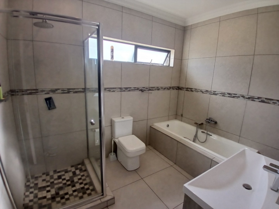 4 Bedroom Property for Sale in Midstream Meadows Gauteng